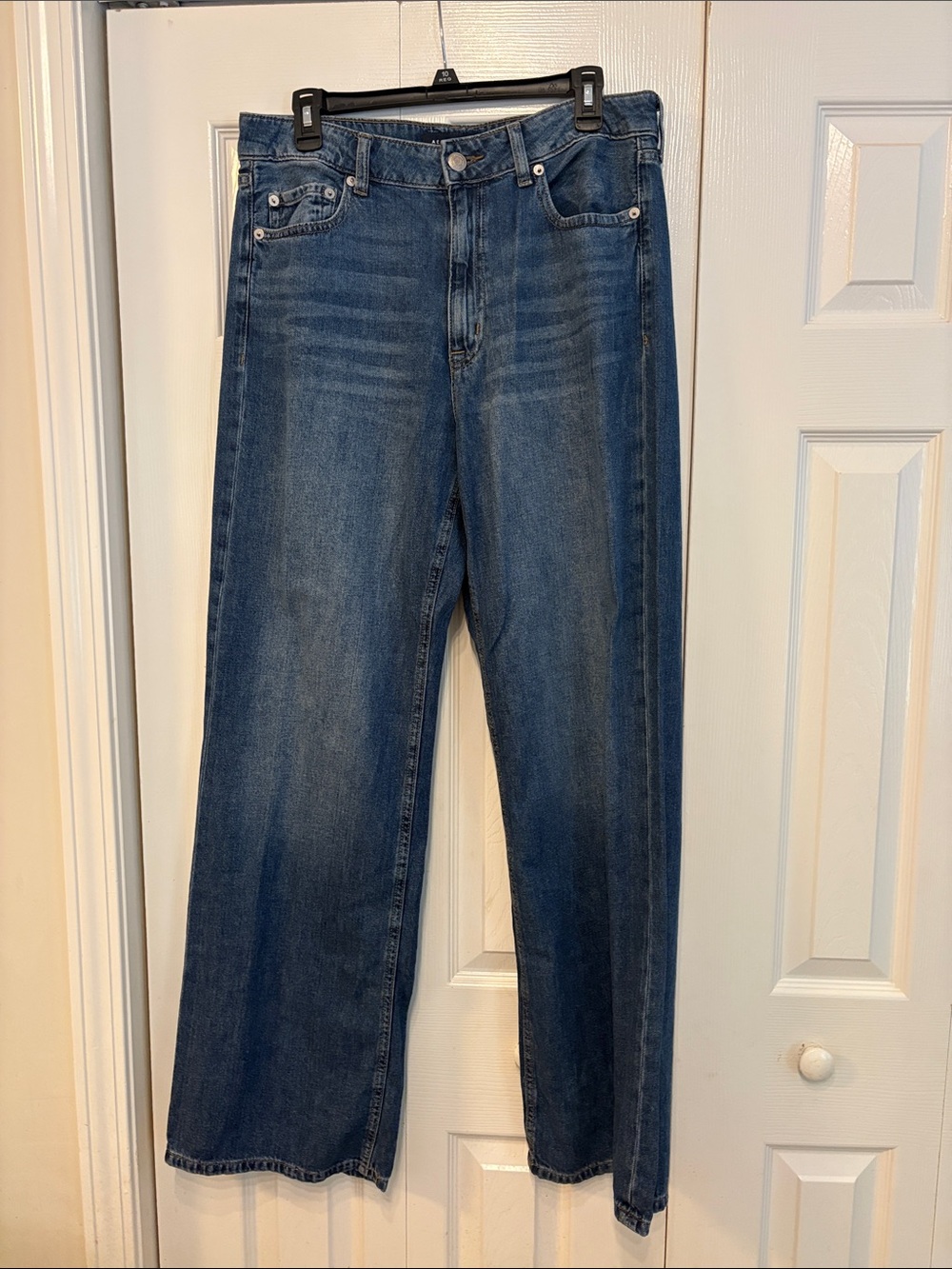 607 Aeropostale Classic Women’s Straight-Leg Jeans in Dark Blue